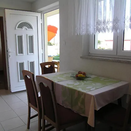 Pavicic Marija 3* Pag Town