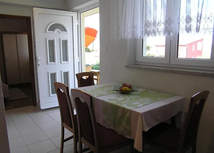 Pavicic Marija 3* Pag Town