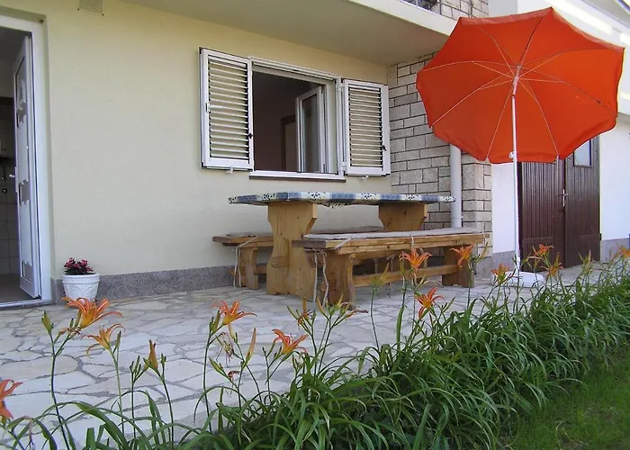 Pavicic Marija 3* Pag Town