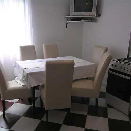 Pavicic Marija 3* Pag Town