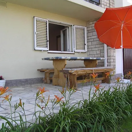 Pavicic Marija 3* Pag Town